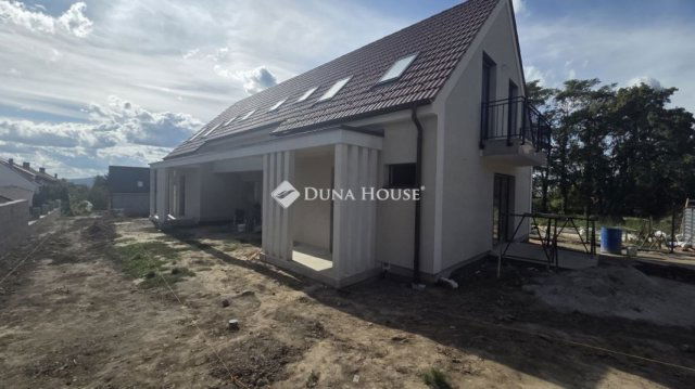 Eladó ikerház, Vácon 128.6 M Ft, 4 szobás / költözzbe.hu