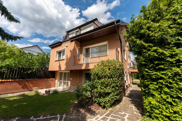 Eladó családi ház, Budaörsön 269.5 M Ft, 7 szobás