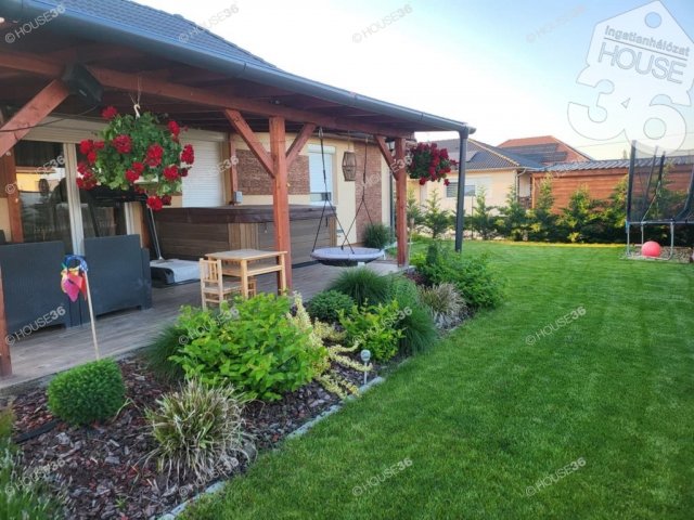 Eladó családi ház, Jakabszálláson 104.9 M Ft, 5 szobás