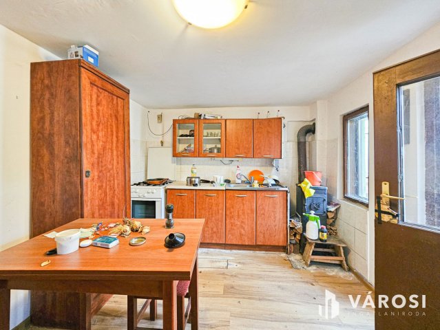 Eladó családi ház, Szegeden 65 M Ft, 3 szobás