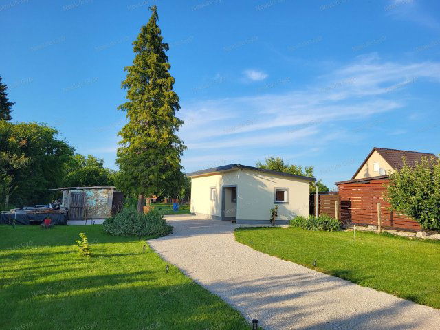 Eladó családi ház, Győrött 43.99 M Ft, 2 szobás