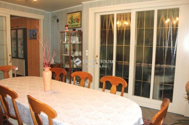 Eladó családi ház, Üllőn 303 M Ft, 12 szobás