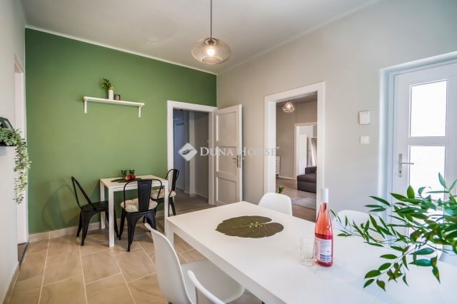 Eladó családi ház, Siófokon 279 M Ft, 9 szobás