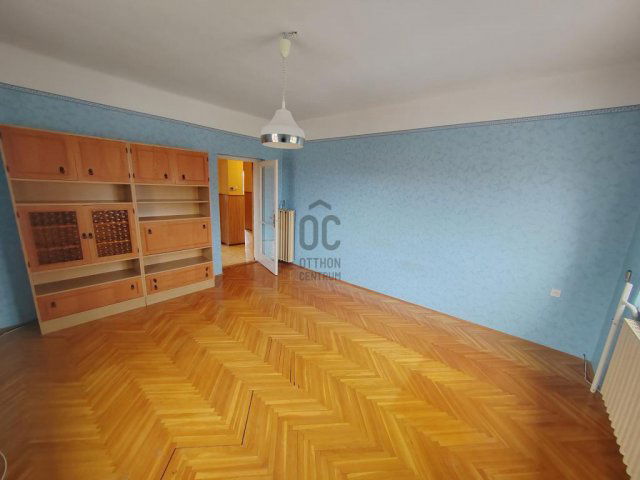 Eladó téglalakás, Cegléden 35.9 M Ft, 3 szobás