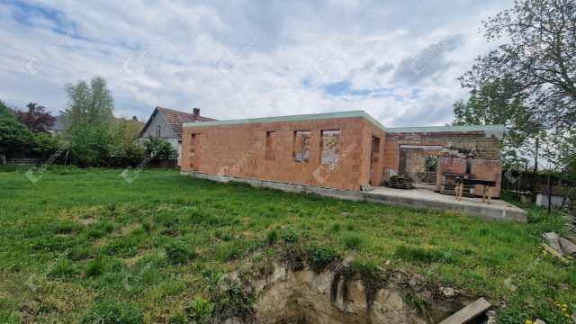 Eladó családi ház, Csémen 29.9 M Ft, 3 szobás