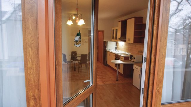 Kiadó téglalakás, albérlet, Pécsett 180 E Ft / hó, 1+1 szobás