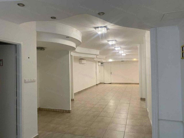 Kiadó üzlethelyiség, Szolnokon 655 E Ft / hó, 3 szobás