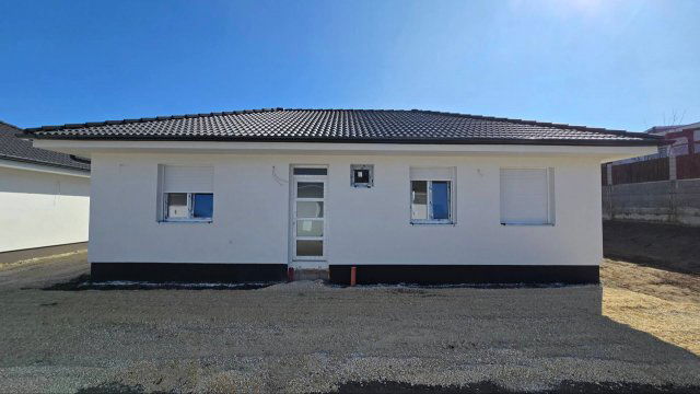 Eladó családi ház, Székesfehérvárott 89.9 M Ft, 4 szobás