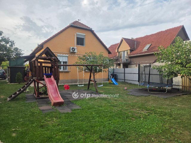 Eladó családi ház, Szolnokon 57.5 M Ft, 4 szobás