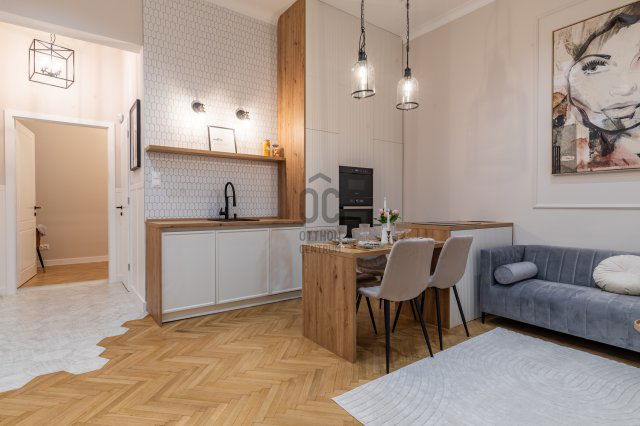 Eladó téglalakás, Budapesten, V. kerületben, Nyáry Pál utcában