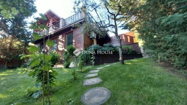 Eladó családi ház, Szentendrén 195 M Ft, 7 szobás