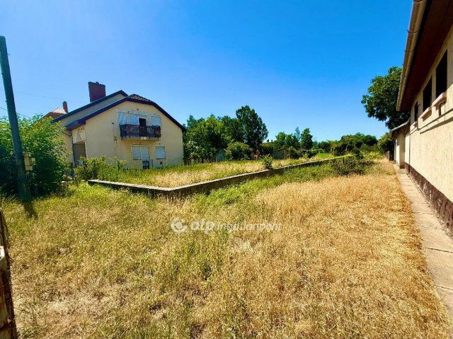 Eladó telek, Újszászon 7.5 M Ft / költözzbe.hu