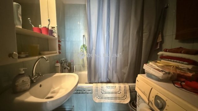 Eladó téglalakás, Szombathelyen 42 M Ft, 3 szobás