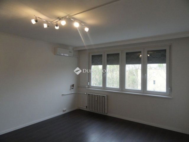Eladó panellakás, Kecskeméten 31.9 M Ft, 1 szobás