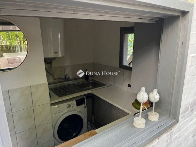 Eladó családi ház, Szentendrén 47.5 M Ft, 2 szobás