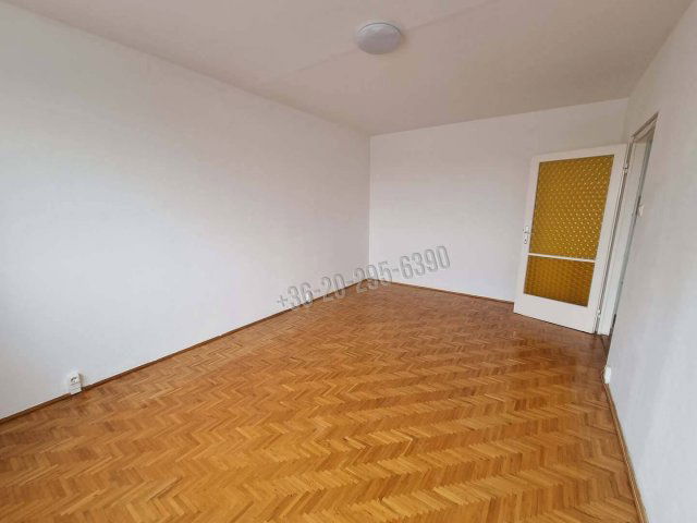 Eladó panellakás, Dunaújvárosban 25.69 M Ft, 1 szobás