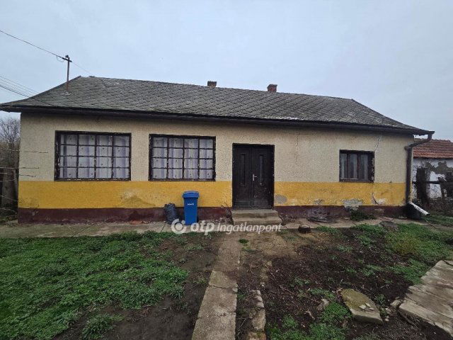 Eladó családi ház, Derecskén 6.25 M Ft, 2 szobás