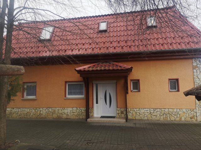 Eladó családi ház, Tiszaföldváron 49.9 M Ft, 4+1 szobás