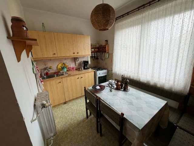 Eladó téglalakás, Zircen 52.5 M Ft, 2 szobás