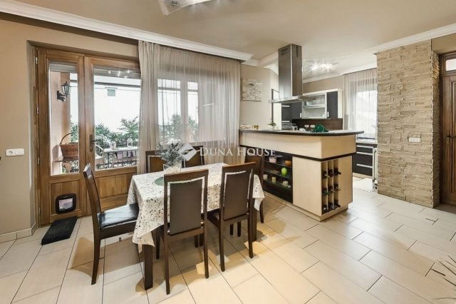 Eladó családi ház, Kecskeméten 99.9 M Ft, 5 szobás