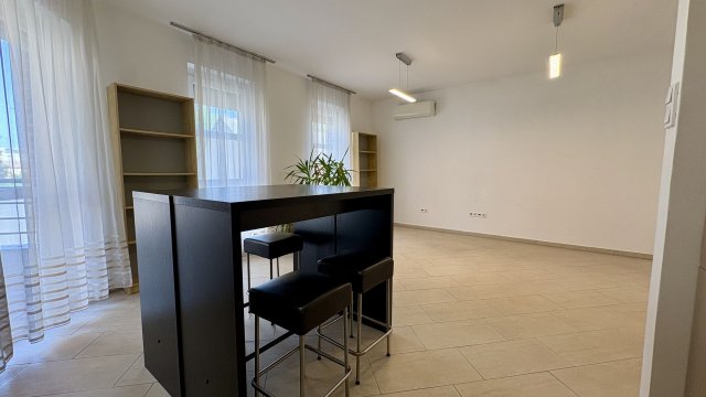Kiadó téglalakás, albérlet, Debrecenben 300 E Ft / hó, 3 szobás