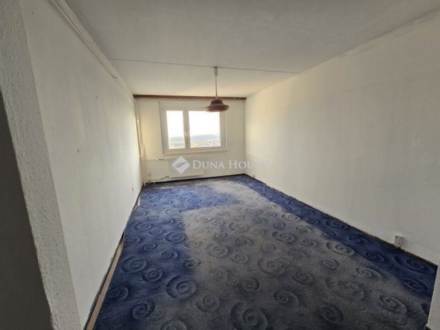 Eladó panellakás, Várpalotán 43.5 M Ft, 3 szobás