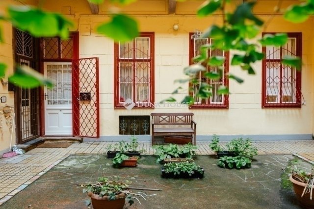 Eladó téglalakás, Budapesten, VI. kerületben 64 M Ft, 2 szobás