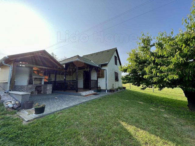 Eladó nyaraló, Balatonlelleén 41.99 M Ft, 6 szobás