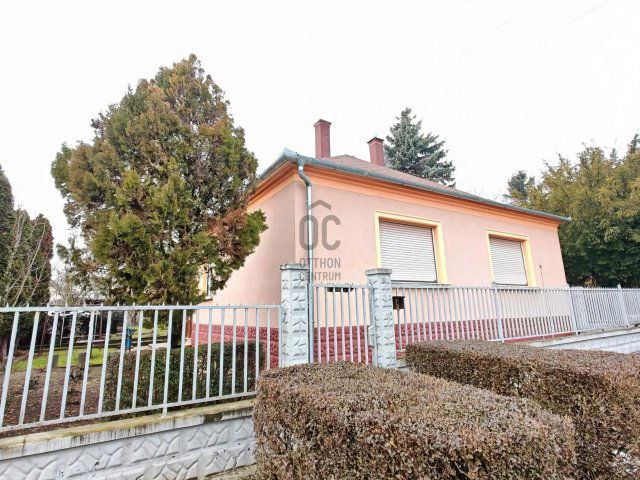 Eladó családi ház, Devecseren 38.9 M Ft, 2 szobás