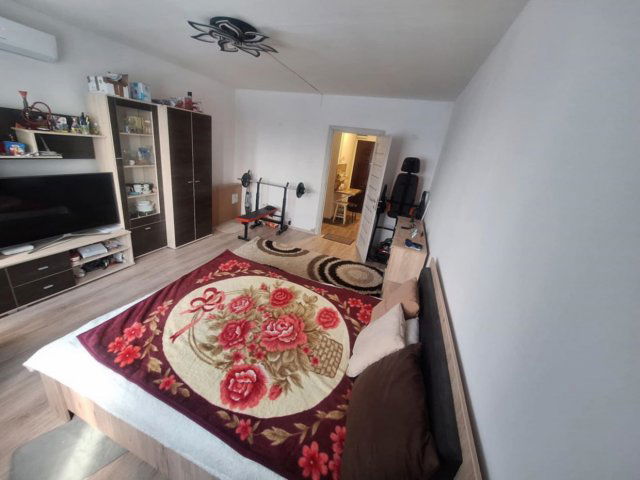 Eladó panellakás, Dunaújvárosban 22.2 M Ft, 1 szobás
