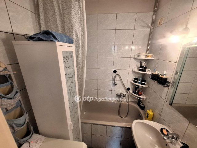 Eladó panellakás, Budapesten, III. kerületben 76 M Ft, 1+2 szobás