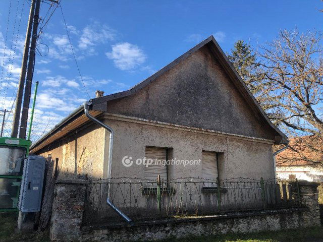 Eladó családi ház, Halimbán 27.9 M Ft, 2 szobás