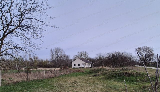 Eladó ipari ingatlan, Győrszemerén 100 M Ft, 4 szobás