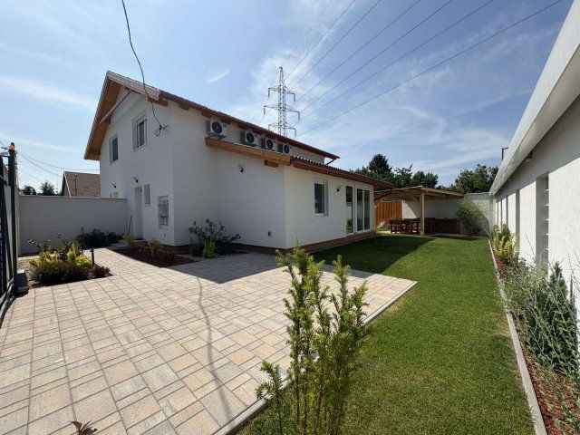 Eladó ikerház, Szigetszentmiklóson 89.5 M Ft, 6 szobás