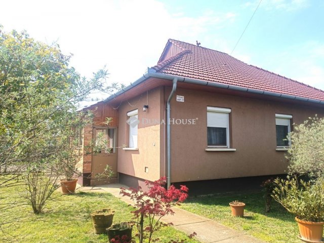 Eladó családi ház, Békéscsabán 105 M Ft, 5 szobás