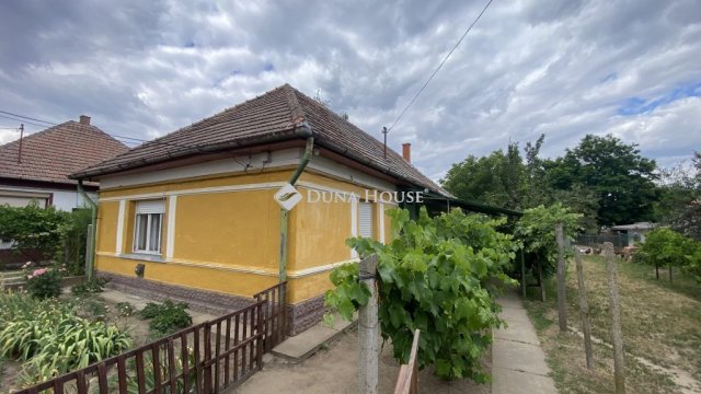 Eladó családi ház, Tápióbicskén 26.5 M Ft, 3 szobás