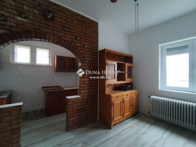 Eladó családi ház, Dunaharasztin 109.9 M Ft, 7 szobás