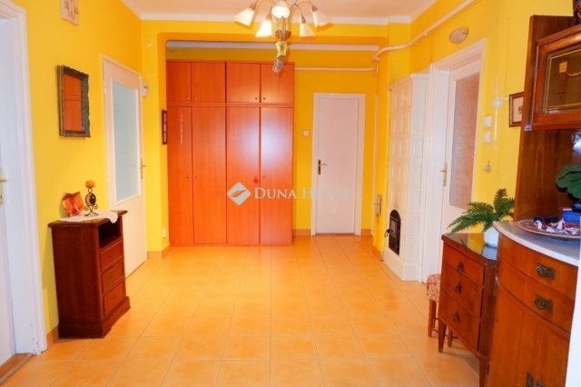 Eladó családi ház, Székesfehérvárott 83 M Ft, 4 szobás