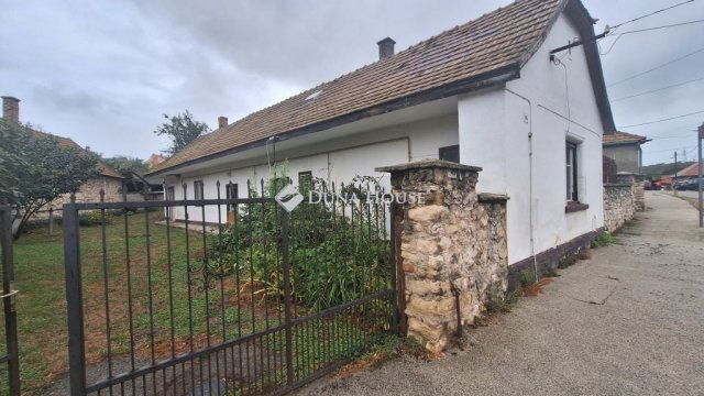 Eladó családi ház, Várpalotán 37.2 M Ft, 3 szobás