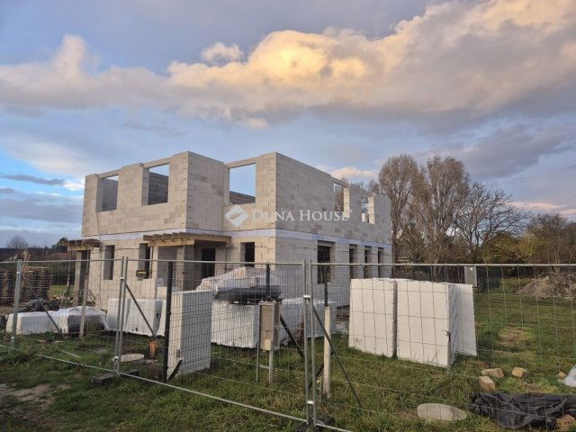 Eladó ikerház, Gárdonyban 168 M Ft, 5 szobás