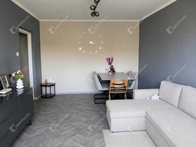 Eladó panellakás, Tatabányán 59.99 M Ft, 4 szobás