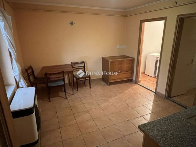 Eladó családi ház, Előszálláson 25 M Ft, 3 szobás