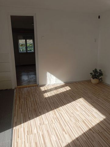 Eladó családi ház, Baján 10.9 M Ft, 2 szobás