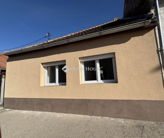 Eladó családi ház, Esztergomban 50.9 M Ft, 3 szobás