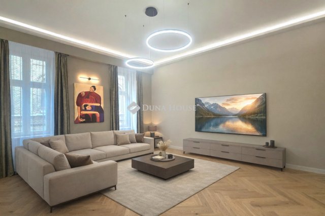 Eladó téglalakás, Budapesten, VI. kerületben 180 M Ft, 2 szobás