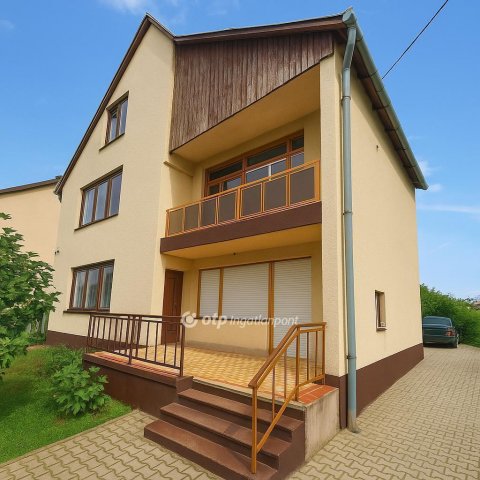 Eladó családi ház, Alsónémediben 74 M Ft, 6 szobás