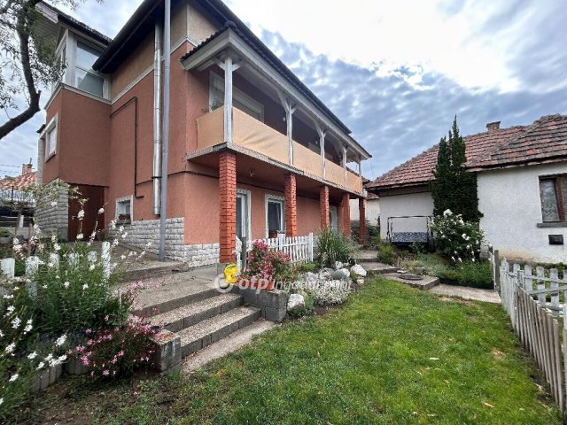 Eladó családi ház, Dunaharasztin 179.9 M Ft, 5 szobás