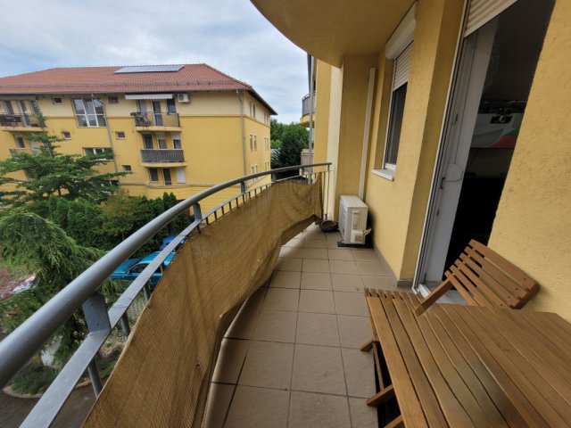 Eladó téglalakás, Pécsett 58 M Ft, 2+1 szobás