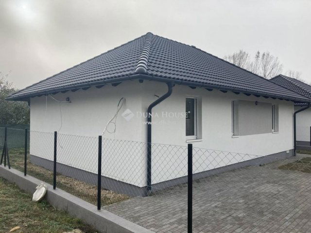 Eladó családi ház, Üllőn 76 M Ft, 4 szobás