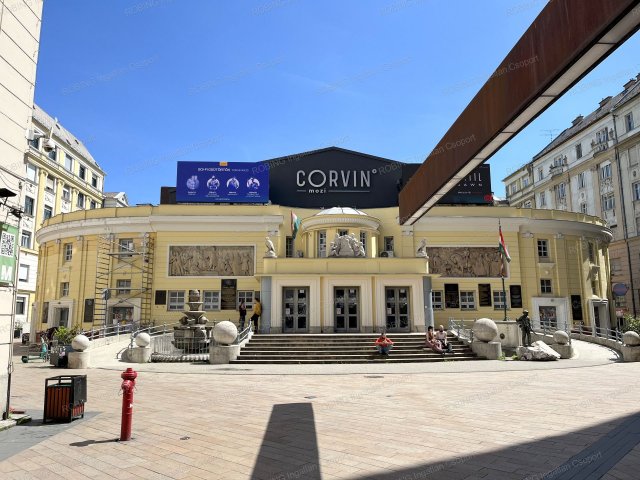 Eladó téglalakás, Budapesten, VIII. kerületben, Corvin közben